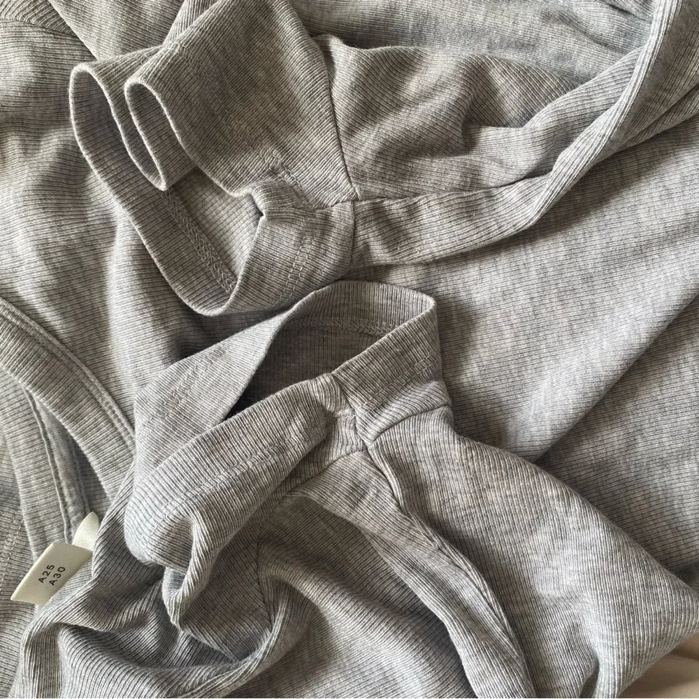 H&M Basic Gray Ribbed Shirt - Picture 3 of 5